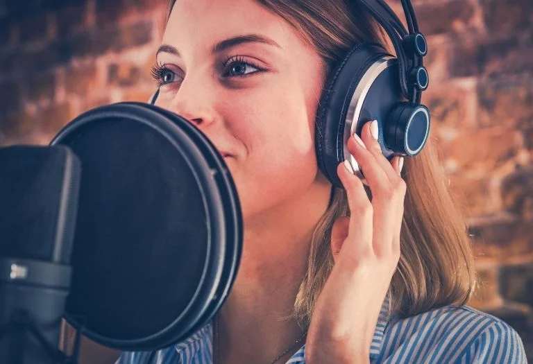 Sử dụng phần mềm tạo sách nói giúp tạo ra sách nói nhanh chóng hơn rất nhiều so với việc ghi âm bằng người đọc thực