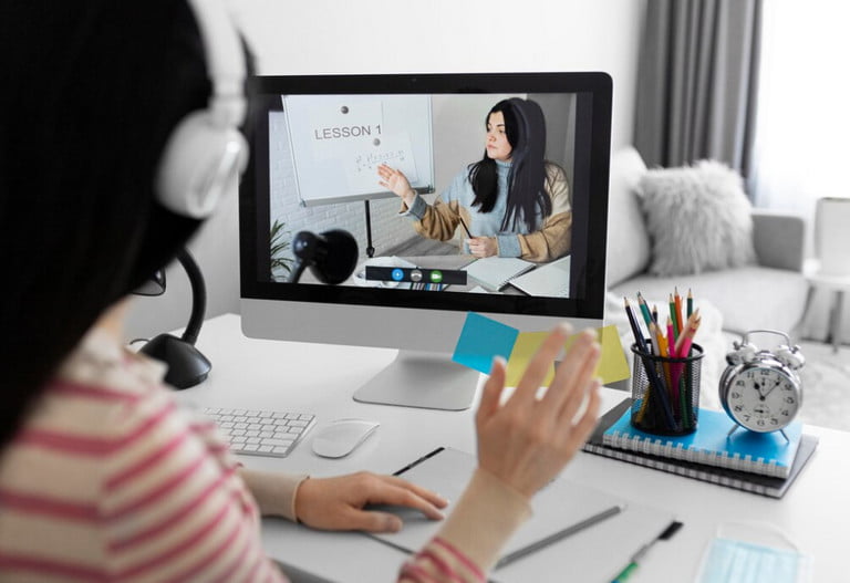 Phần mềm tạo video E-Learning OBS Studio cung cấp nhiều tính năng tạo video bài giảng (Nguồn: Freepik) 