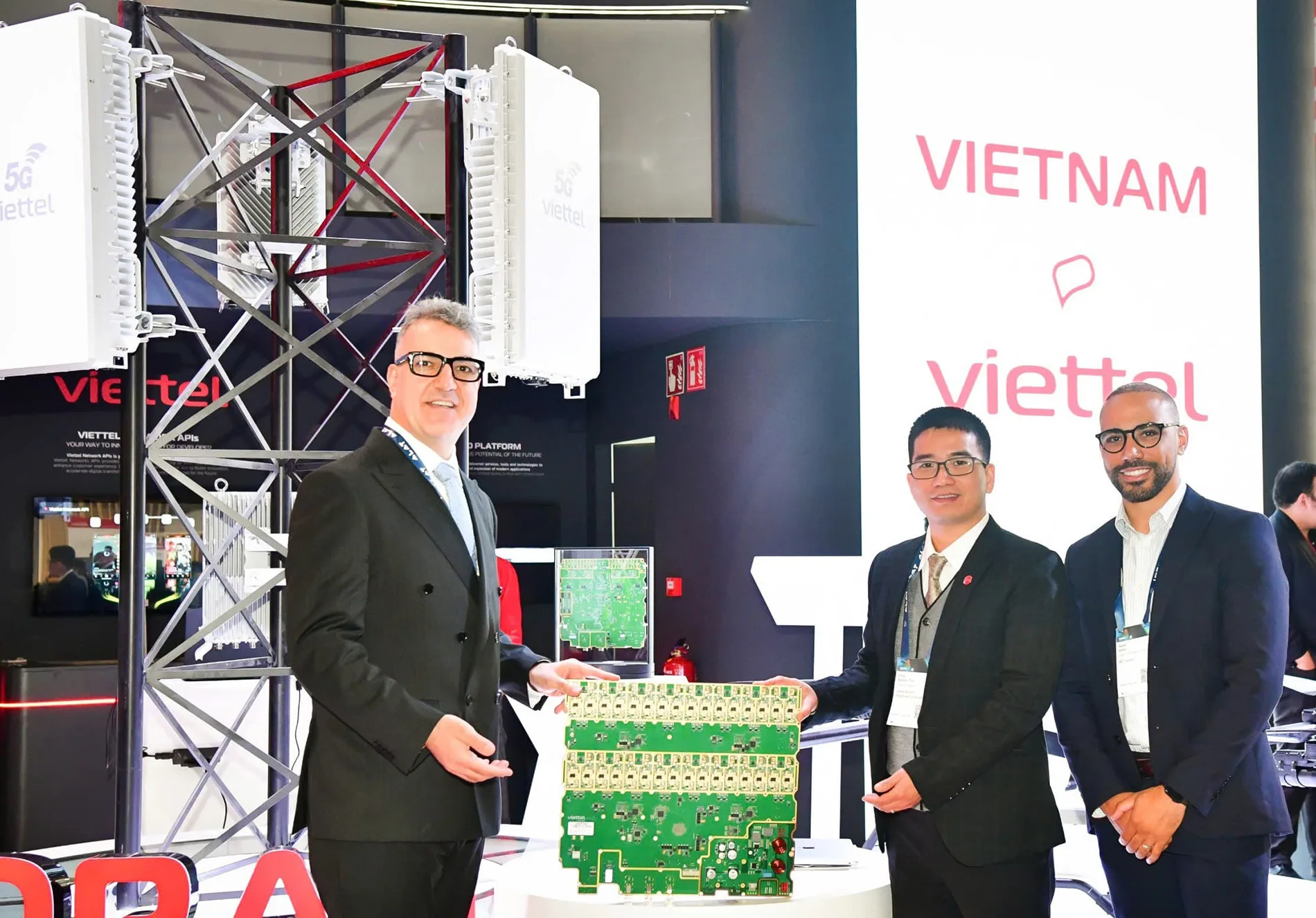 Các thiết bị 5G Make in Viet Nam sẽ được thử nghiệm tại Trung Đông. Ảnh: NVCC